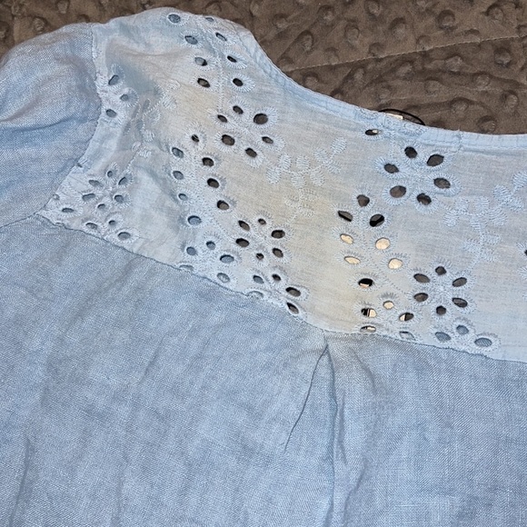 Lungo L'Arno medium 100% linen blue scoop neck button down 3/4 Roll Tab Sleeve - Picture 11 of 12